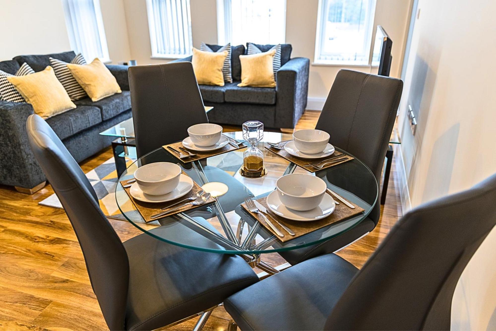 Heathrow Rare Find 2 Bedroom Plus 2 Bathroom Flat - Sleeps 6- Free Parking- Close To Heathrow Terminals-Quiet Development Stanwell Extérieur photo